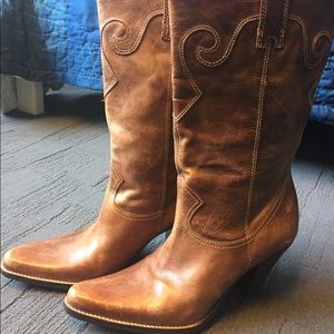 Distressed Buckle boots